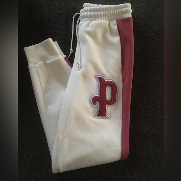 Woman’s Puma Set. Hoodie and Joggers. - Picture 7 of 11